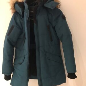 green Puffer Jacket NOIZE
Astrid Parka Short In Wisteria​